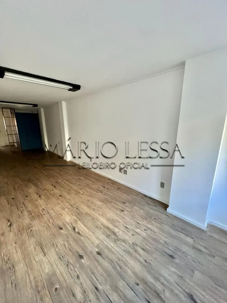 LOTE 004 - Desocupada - Sala 38m² no MENINO DEUS