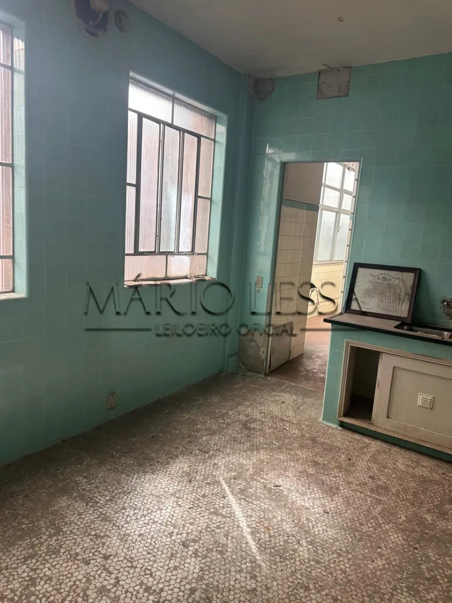 LOTE 001 - Ap. 81, na Rua Marechal Floriano, 370, desocupado