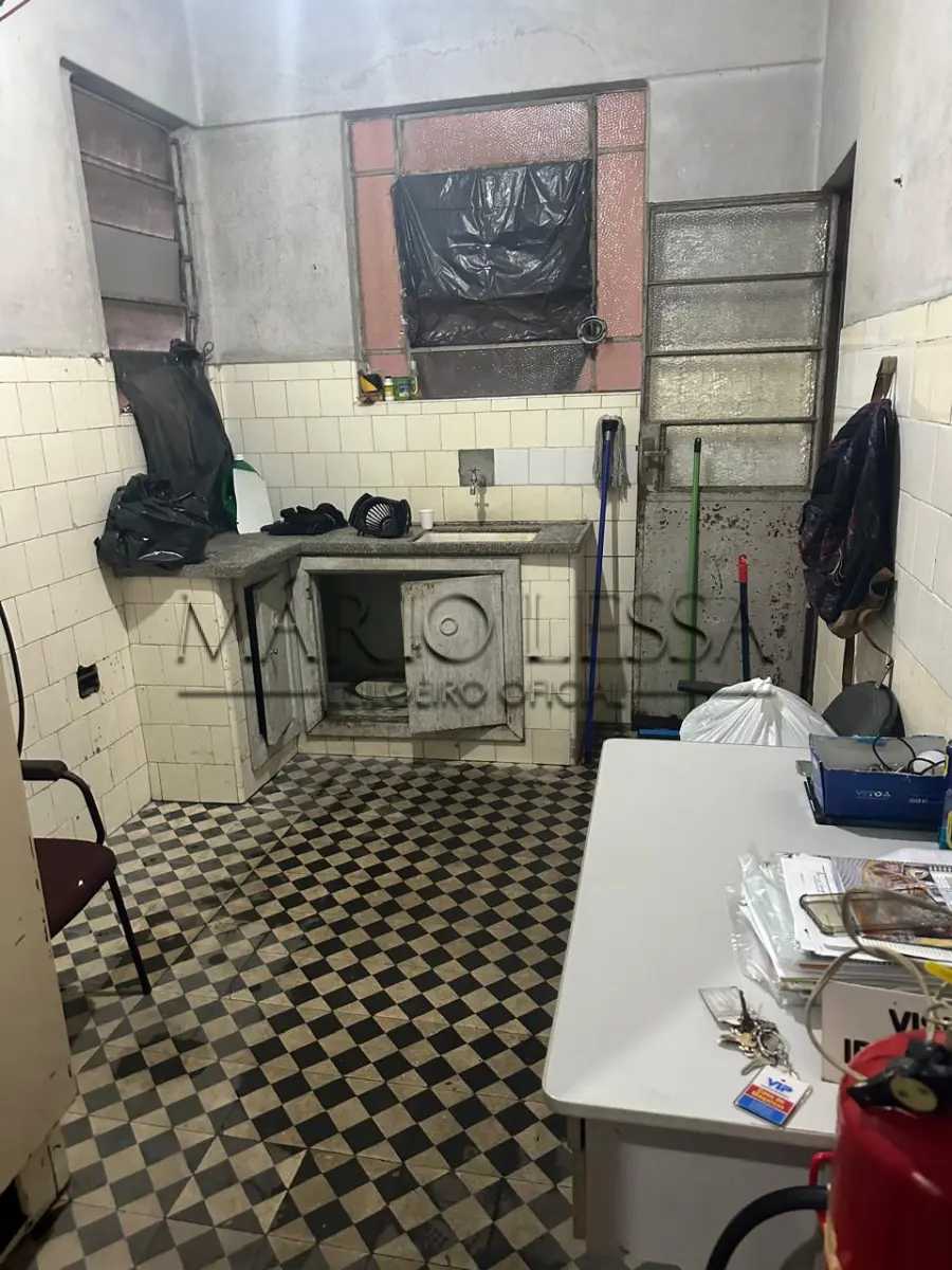 LOTE 005 - Ap.1, na R Marechal Floriano 370, desocupado