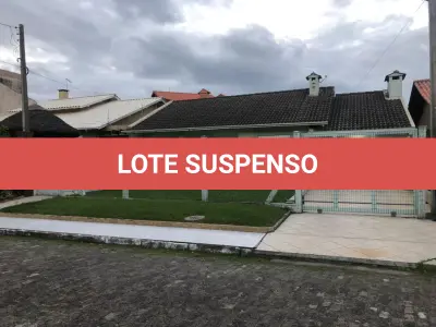 LOTE 001 - Casa em Imbé - Três quadras do mar