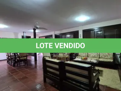 LOTE 001 - Atlântida. Casa de esquina próximo ao mar