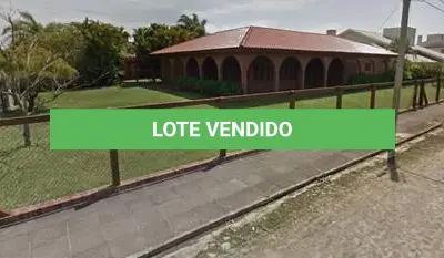 LOTE 001 - Atlântida. Casa de esquina próximo ao mar