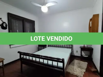 LOTE 001 - Atlântida. Casa de esquina próximo ao mar