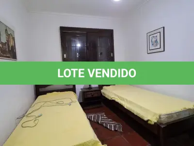 LOTE 001 - Atlântida. Casa de esquina próximo ao mar