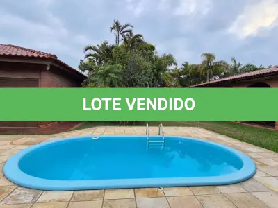 LOTE 001 - Atlântida. Casa de esquina próximo ao mar