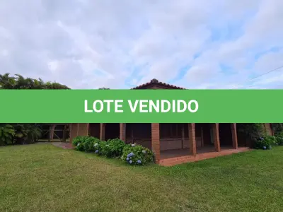 LOTE 001 - Atlântida. Casa de esquina próximo ao mar