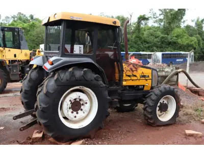 LOTE 001 - Trator VALTRA 800 4x4, ano 2008