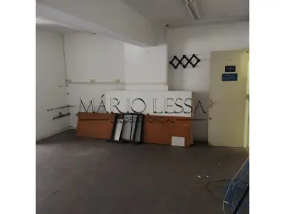 LOTE 002 - Sala 511, no Ed. Cacique. Desocupada