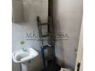 LOTE 002 - Sala 511, no Ed. Cacique. Desocupada