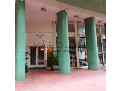 LOTE 002 - Ap. na Ramiro Barcelos 1081, em frente Praça J Castilhos e 24 de outubro