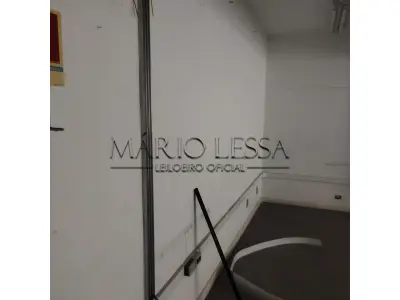 LOTE 002 - Sala 511, no Ed. Cacique. Desocupada