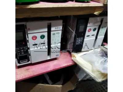 LOTE 004 - Dois disjuntores WEG ABW