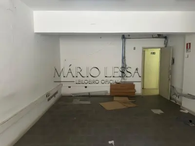 LOTE 005 - Sala 508, no Ed. Cacique, desocupada