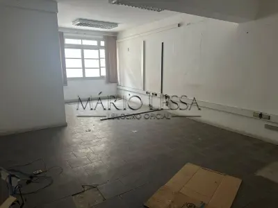 LOTE 005 - Sala 508, no Ed. Cacique, desocupada