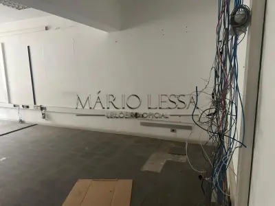 LOTE 005 - Sala 508, no Ed. Cacique, desocupada