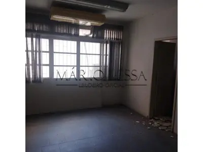 LOTE 004 - Sala 511, no Ed. Cacique. Desocupada