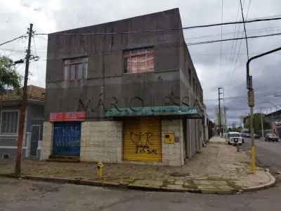 LOTE 001 - Prédio esquina na Rua do Parque