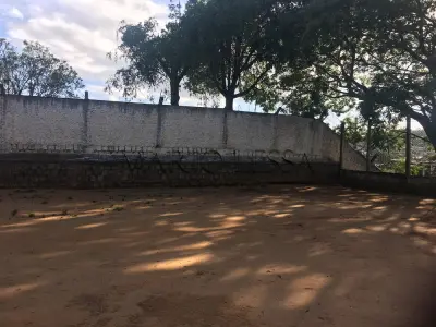 LOTE 004 - Apart. e vaga na  Av. Francisco Massena Vieira