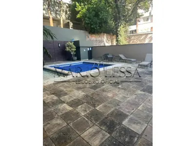 LOTE 002 - Cobertura com duas vagas R Pedro Ivo, desocupado