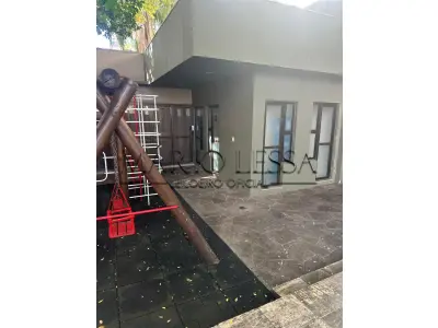 LOTE 002 - Cobertura com duas vagas R Pedro Ivo, desocupado