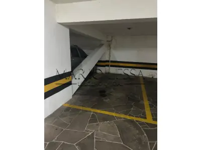 LOTE 002 - Cobertura com duas vagas R Pedro Ivo, desocupado